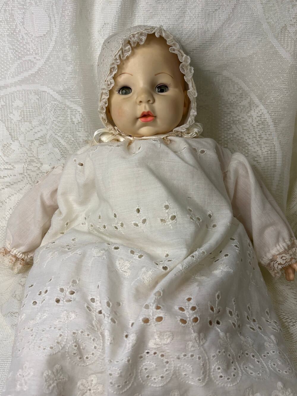 Madame Alexander Victoria 1966 Baby Doll 18" Green Sleep Eyes Eyelet Gown Bonnet
